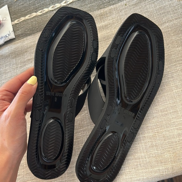 NEW Steve Madden Sandals - Picture 4 of 6